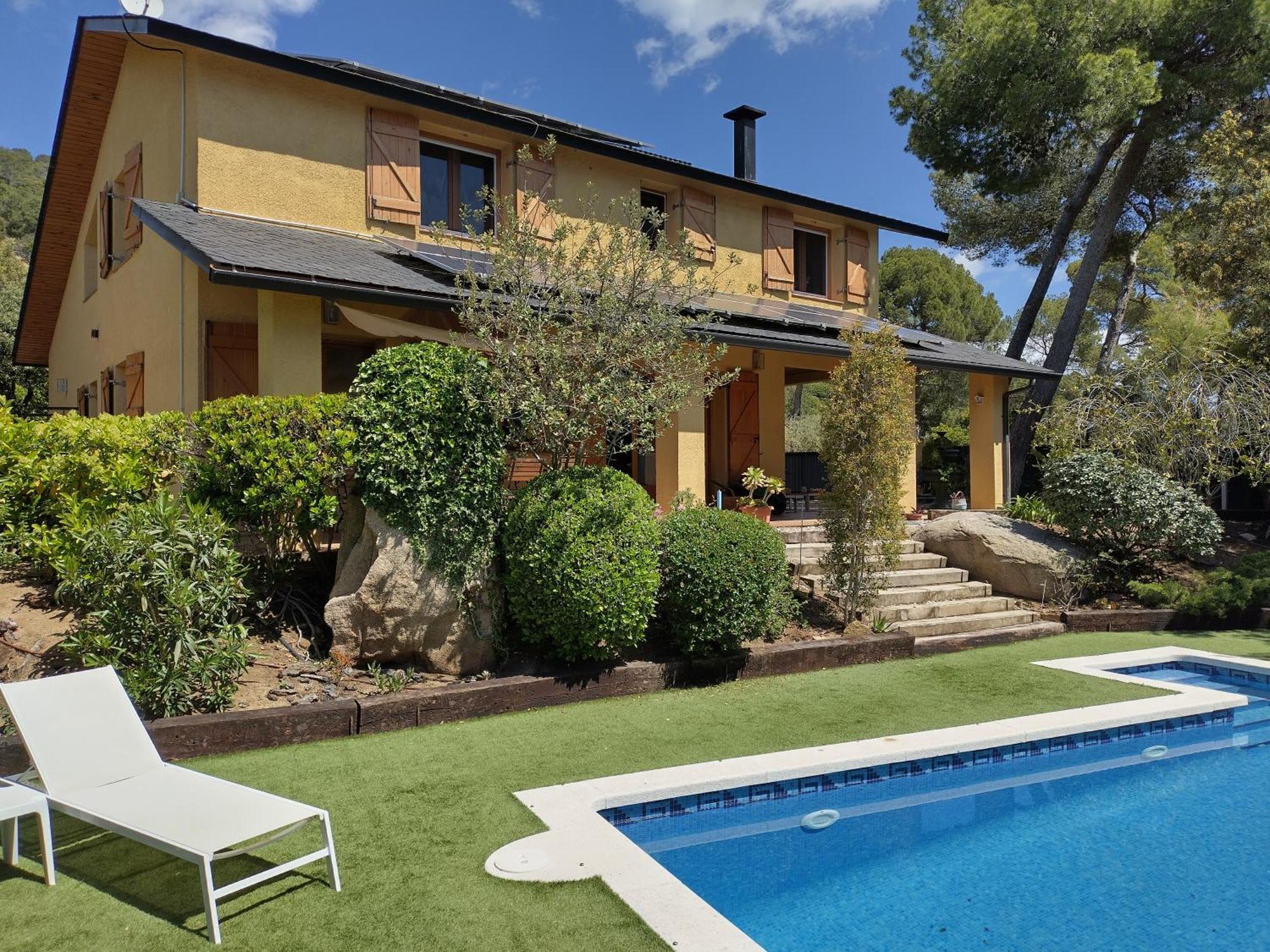 Casa Feliz Villa Sant Cebria de Vallalta Exterior photo
